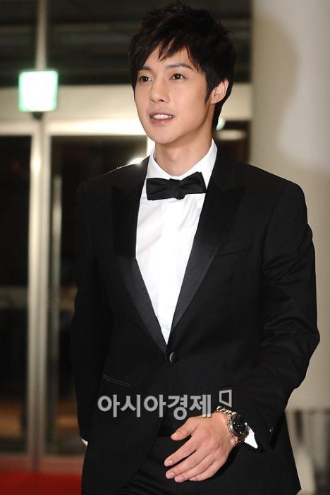 Kim Hyun Joong rechazó la invitación par participar en “Family Outing 2” 20091125193417741f3_193912_0
