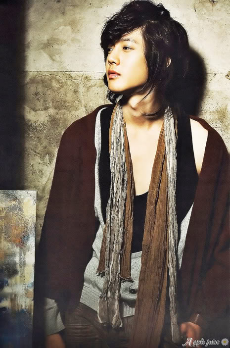 [13.05.10] [Traducciones] Fotos de Kim Hyun Joong en la revista “BYEUL” vol.1 y vol.2 (Diciembre y junio) + El concepto de ídolo de Kim Hyun Joong. 1_cozy113-1