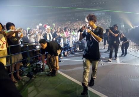 Kim Hyun Joong recibe tratamiento intravenoso antes de sus conciertos en Japón 22khjliv